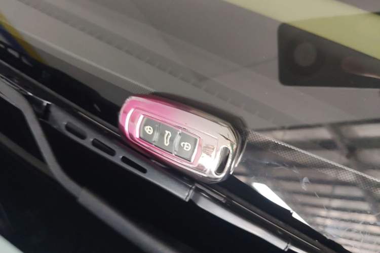 Used Geely Galaxy Panda 2023 Panda Mini 200km Endurance Bear Vehicle Key