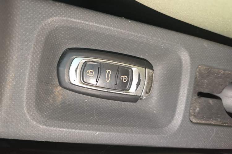 Used Geely Galaxy Panda 2023 Panda Mini 200km Endurance Bear Vehicle Key