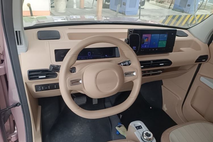 Used Geely Galaxy Panda 2023 Panda Mini 200km Endurance Bear Center Console