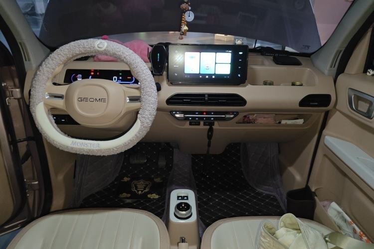 Used Geely Galaxy Panda 2023 Panda Mini 200km Endurance Bear Center Console