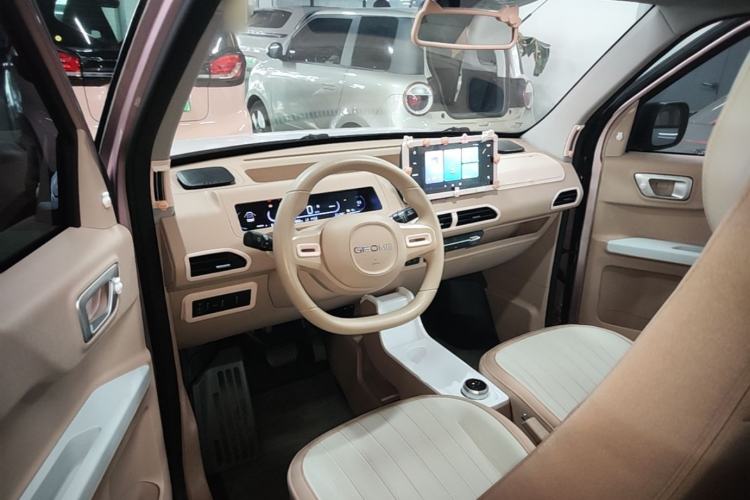 Used Geely Galaxy Panda 2023 Panda Mini 200km Dynamic Bear Center Console