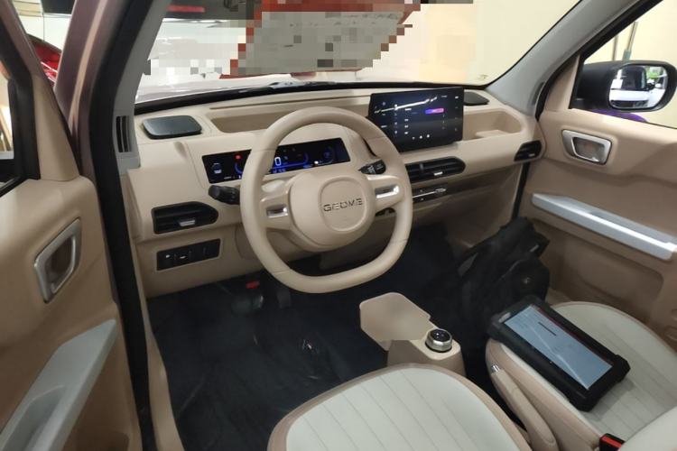 Used Geely Galaxy Panda 2023 Panda Mini 200km Endurance Bear Center Console