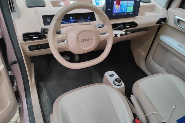 Used Geely Galaxy Panda 2023 Panda Mini 200km Endurance Bear Center Console