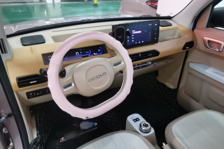 Used Geely Galaxy Panda 2023 Panda Mini 200km Endurance Bear Center Console