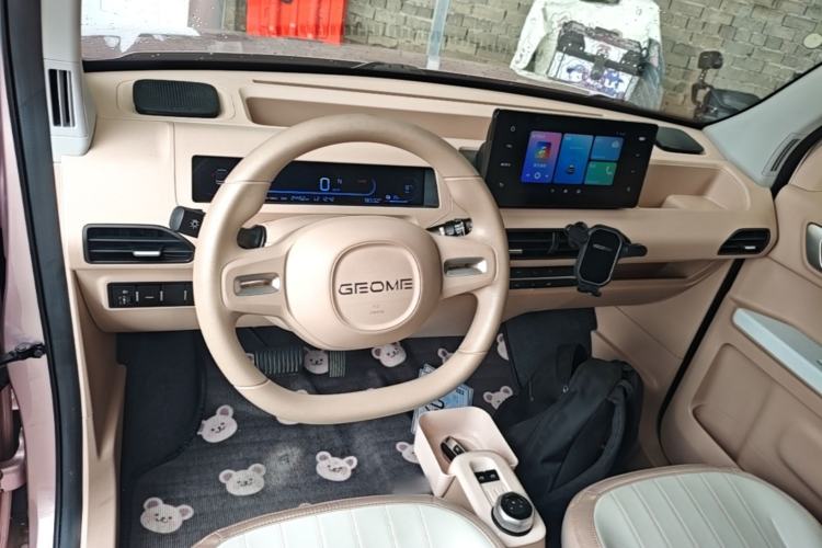 Used Geely Galaxy Panda 2023 Panda Mini 200km Endurance Bear Center Console