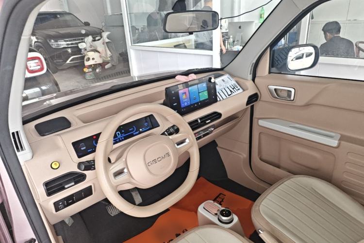 Used Geely Galaxy Panda 2023 Panda Mini 200km Endurance Bear Center Console