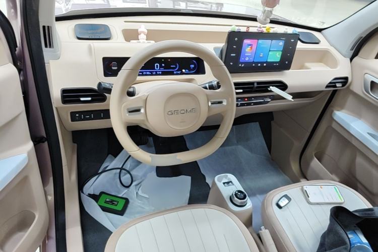 Used Geely Galaxy Panda 2023 Panda Mini 200km Dynamic Bear Center Console