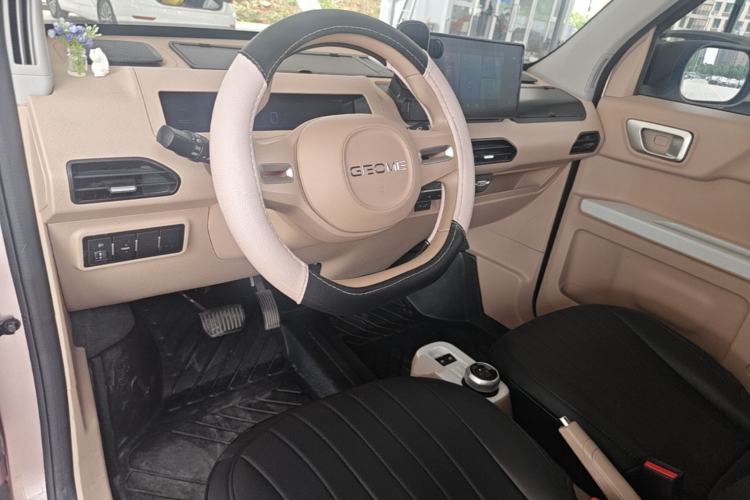 Used Geely Galaxy Panda 2023 Panda Mini 200km Endurance Bear Center Console