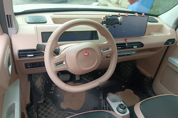 Used Geely Galaxy Panda 2023 Panda Mini 200km Endurance Bear Center Console