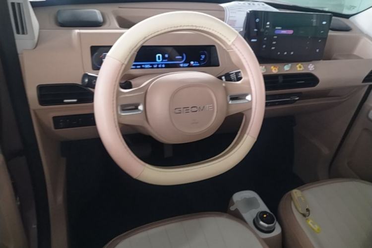 Used Geely Galaxy Panda 2023 Panda Mini 200km Endurance Bear Center Console
