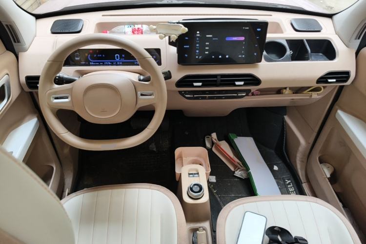 Used Geely Galaxy Panda 2023 Panda Mini 200km Endurance Bear Center Console