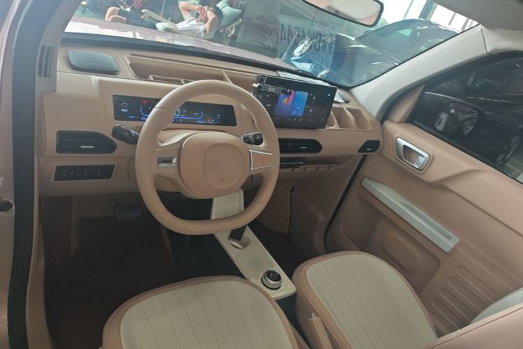 Used Geely Galaxy Panda 2023 Panda Mini 200km Dynamic Bear Center Console