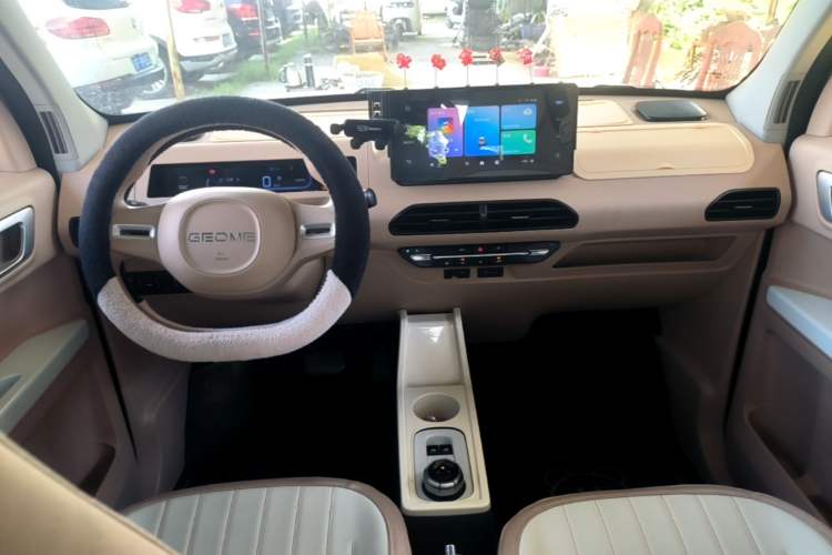 Used Geely Galaxy Panda 2023 Panda Mini 200km Endurance Bear Center Console