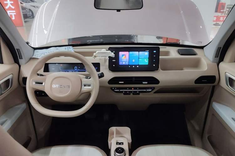 Used Geely Galaxy Panda 2023 Panda Mini 200km Endurance Bear Center Console