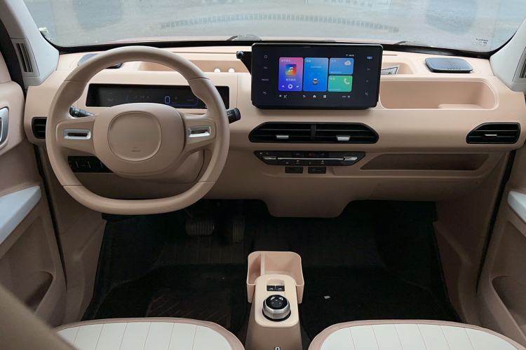 Used Geely Galaxy Panda 2023 Panda Mini 200km Endurance Bear Center Console