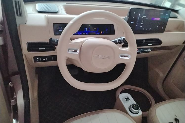 Used Geely Galaxy Panda 2023 Panda Mini 200km Endurance Bear Center Console