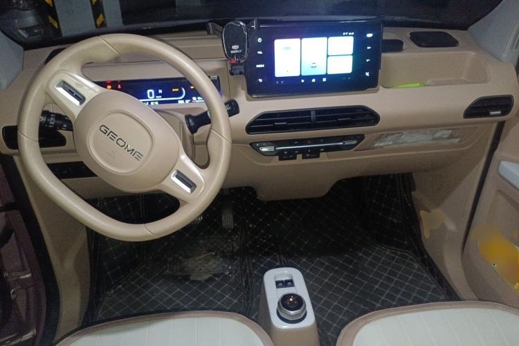 Used Geely Galaxy Panda 2023 Panda Mini 200km Endurance Bear Center Console