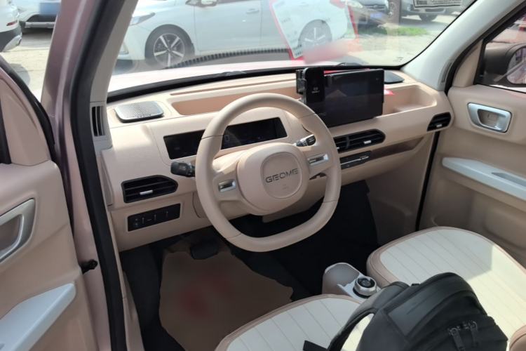 Used Geely Galaxy Panda 2023 Panda Mini 200km Endurance Bear Center Console