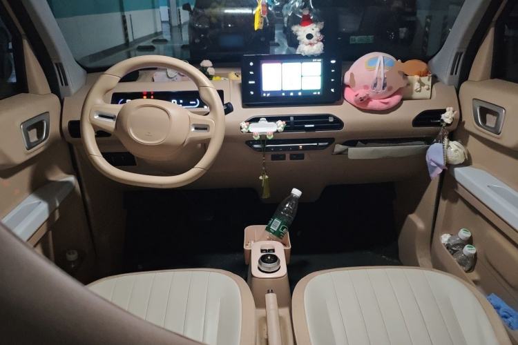 Used Geely Galaxy Panda 2023 Panda Mini 200km Endurance Bear Center Console