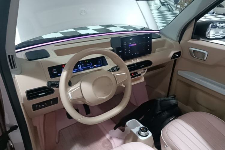 Used Geely Galaxy Panda 2023 Panda Mini 200km Dynamic Bear Center Console
