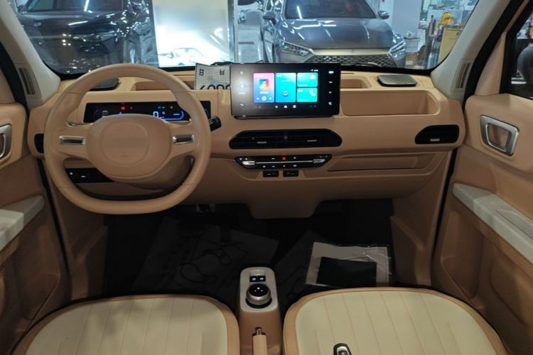 Used Geely Galaxy Panda 2023 Panda Mini 200km Endurance Bear Center Console