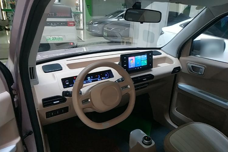 Used Geely Galaxy Panda 2023 Panda Mini 200km Endurance Bear Center Console