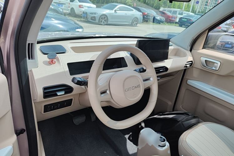 Used Geely Galaxy Panda 2023 Panda Mini 200km Dynamic Bear Center Console