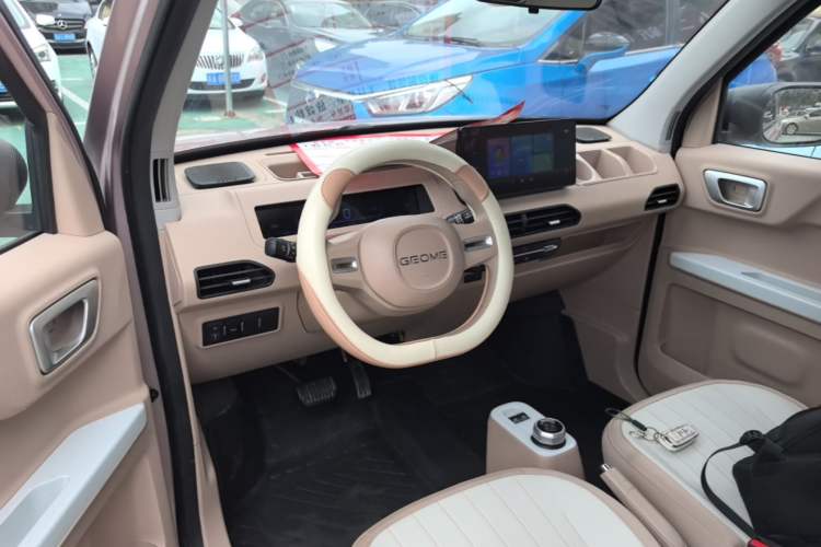 Used Geely Galaxy Panda 2023 Panda Mini 200km Endurance Bear Center Console