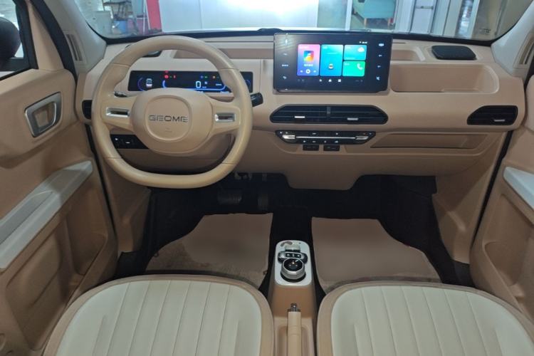 Used Geely Galaxy Panda 2023 Panda Mini 200km Endurance Bear Center Console