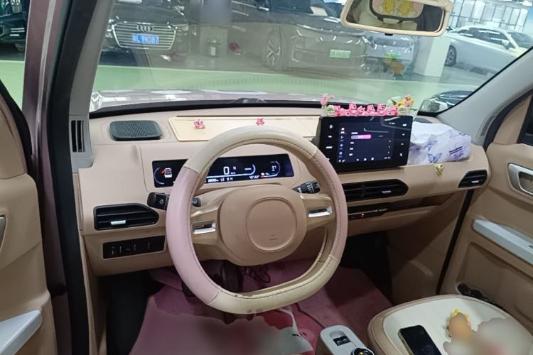 Used Geely Galaxy Panda 2023 Panda Mini 200km Endurance Bear Center Console