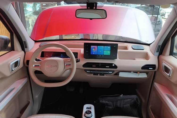 Used Geely Galaxy Panda 2023 Panda Mini 200km Endurance Bear Center Console