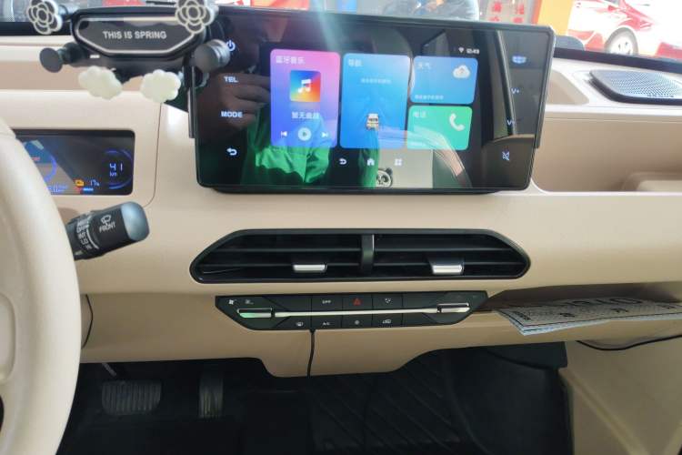 Used Geely Galaxy Panda 2023 Panda Mini 200km Endurance Bear Audio And AC Panel