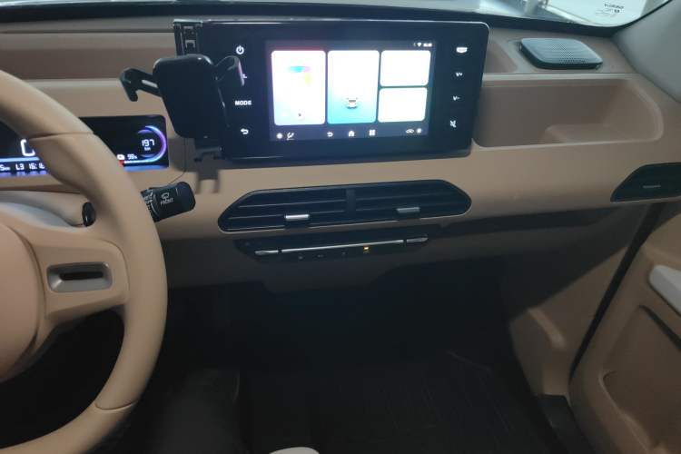 Used Geely Galaxy Panda 2023 Panda Mini 200km Endurance Bear Audio And AC Panel