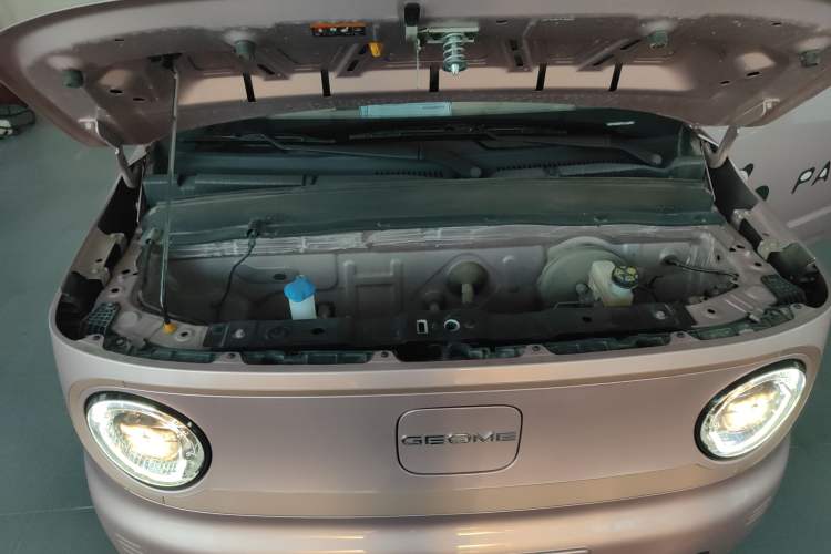 Used Geely Galaxy Panda 2023 Panda Mini 200km Endurance Bear Engine Bay