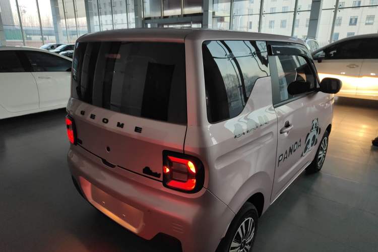 Used Geely Galaxy Panda 2023 Panda Mini 200km Endurance Bear Exterior 5