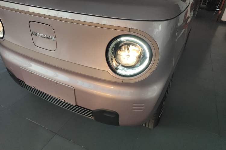 Used Geely Galaxy Panda 2023 Panda Mini 200km Endurance Bear Left Front Headlight