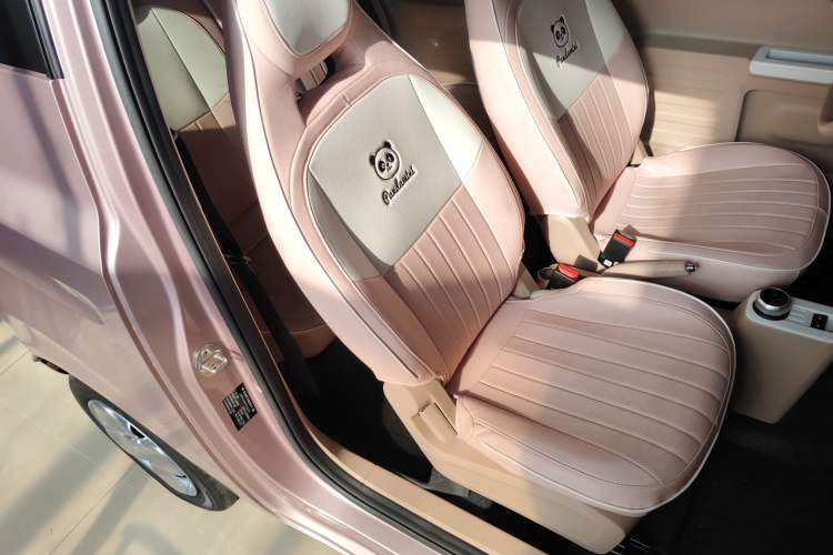 Used Geely Galaxy Panda 2023 Panda Mini 200km Endurance Bear Right Front Seat