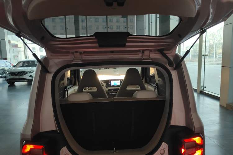 Used Geely Galaxy Panda 2023 Panda Mini 200km Endurance Bear Trunk