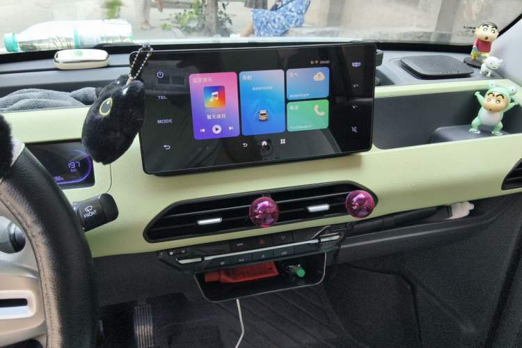 Used Geely Galaxy Panda 2023 Panda Mini New Year Edition Treasure Bear Audio And AC Panel