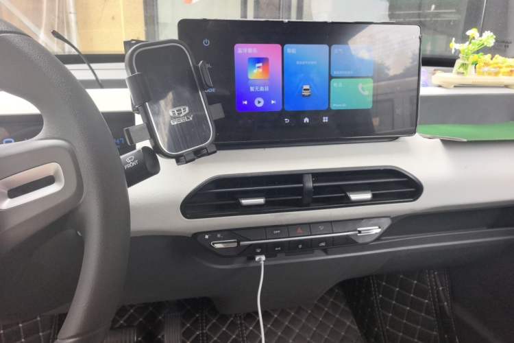 Used Geely Galaxy Panda 2023 Panda Mini 200km Endurance Bear Audio And AC Panel
