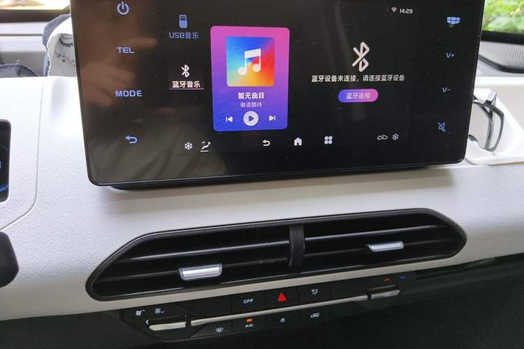 Used Geely Galaxy Panda 2023 Panda Mini 200km Endurance Bear Audio And AC Panel
