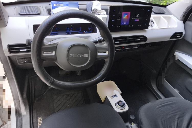 Used Geely Galaxy Panda 2023 Panda Mini 200km Endurance Bear Center Console