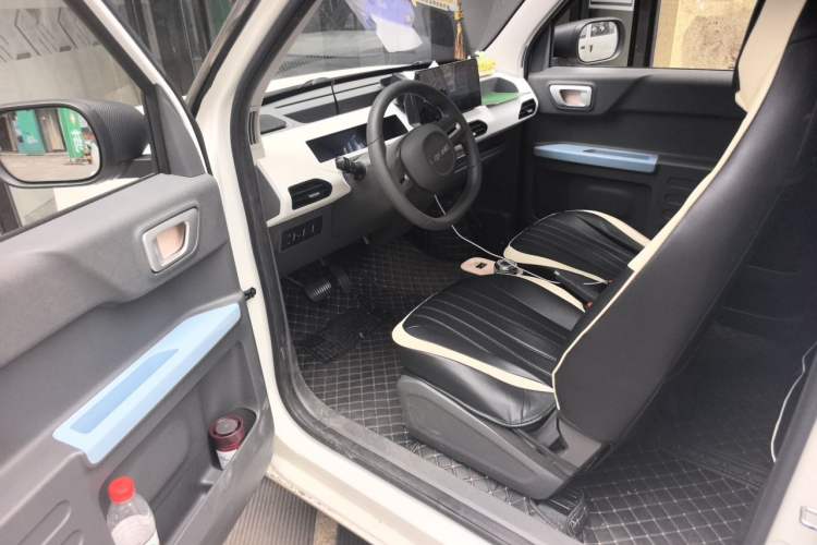 Used Geely Galaxy Panda 2023 Panda Mini 200km Endurance Bear Driver Seat