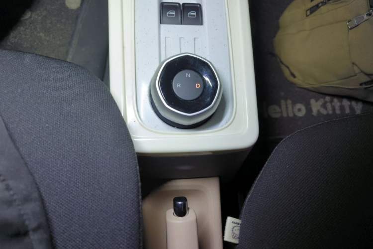 Used Geely Galaxy Panda 2023 Panda Mini 200km Endurance Bear Gear Lever