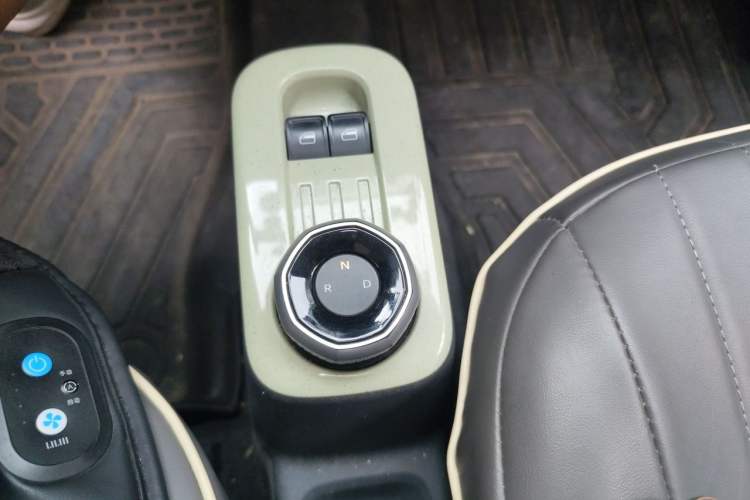 Used Geely Galaxy Panda 2023 Panda Mini New Year Edition Treasure Bear Gear Lever