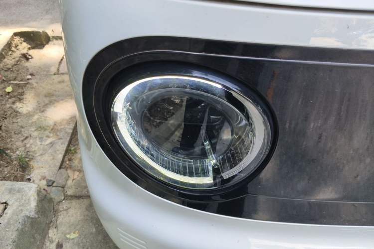 Used Geely Galaxy Panda 2023 Panda Mini 200km Endurance Bear Right Front Headlight