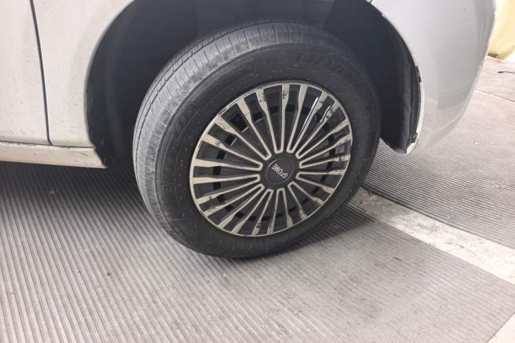 Used Geely Galaxy Panda 2023 Panda Mini 200km Endurance Bear Right Front Wheel Hub