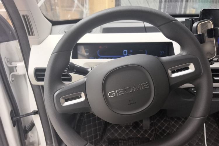 Used Geely Galaxy Panda 2023 Panda Mini 200km Endurance Bear Steering Wheel