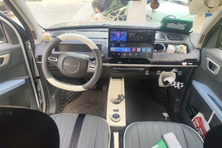 Used Geely Galaxy Panda 2023 Panda Mini 200km Endurance Bear Center Console