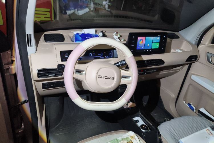 Used Geely Galaxy Panda 2023 Panda Mini 200km Endurance Bear Center Console